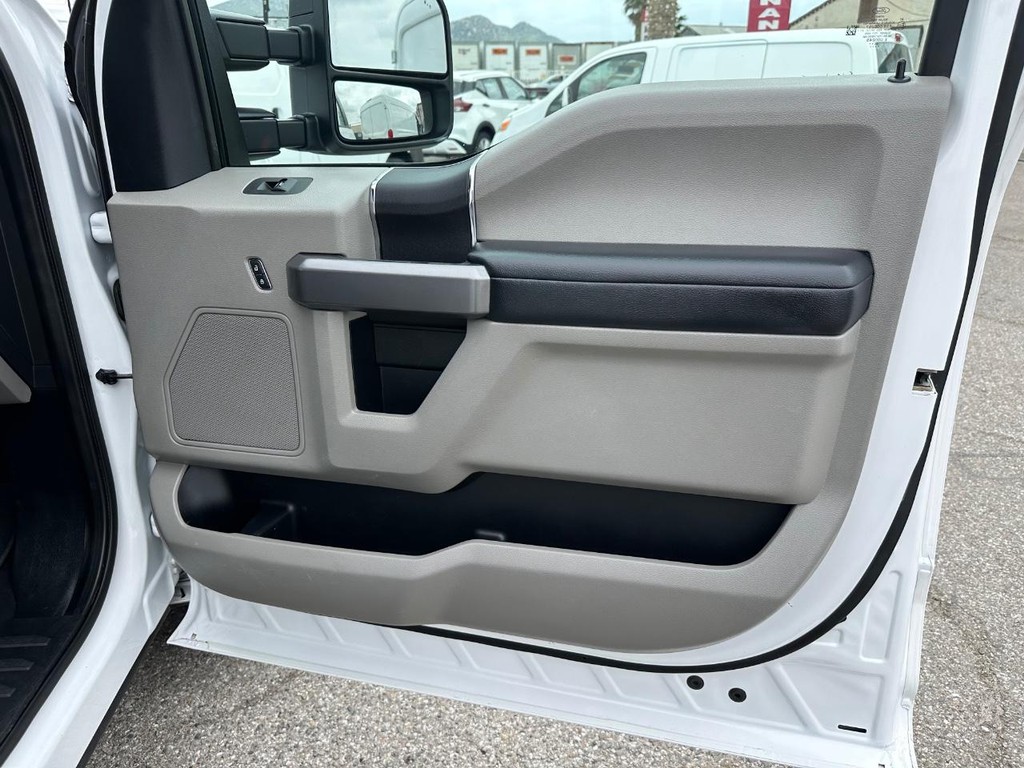 Ford F-250 Vehicle Full-screen Gallery Image 19