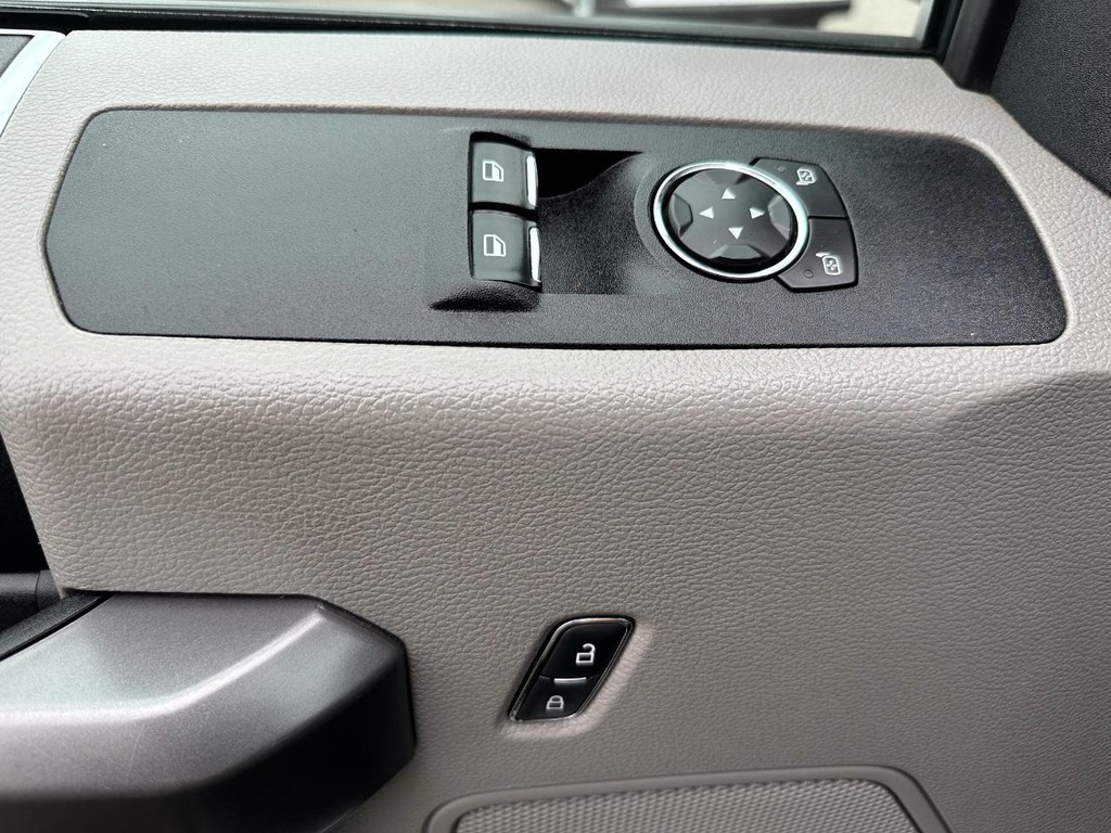 Ford F-250 Vehicle Full-screen Gallery Image 26