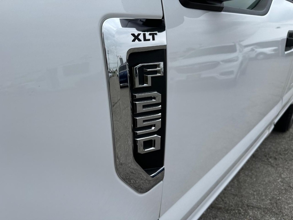 Ford F-250 Vehicle Full-screen Gallery Image 35