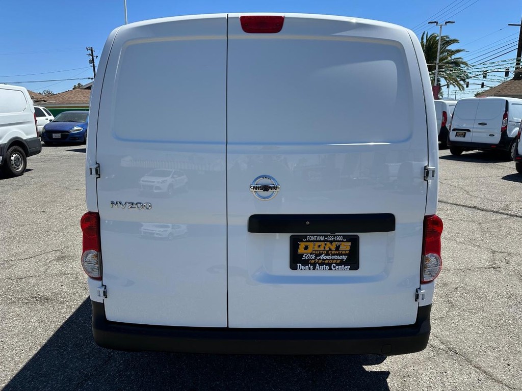 Nissan NV200 Vehicle Full-screen Gallery Image 09