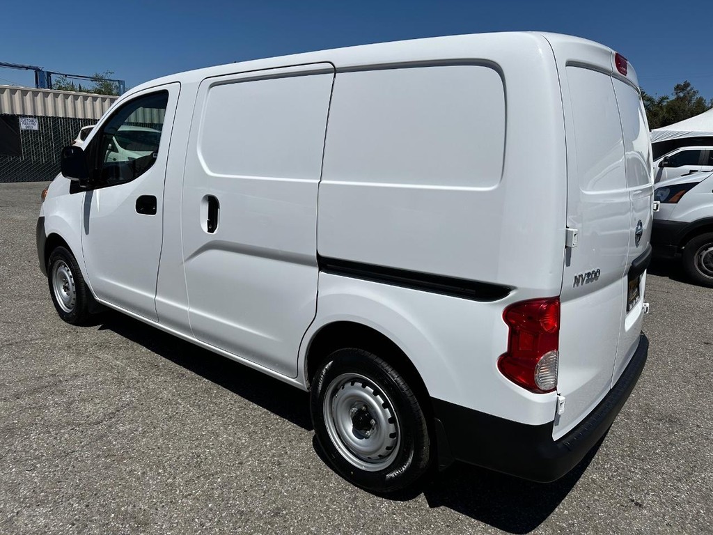 Nissan NV200 Vehicle Full-screen Gallery Image 10