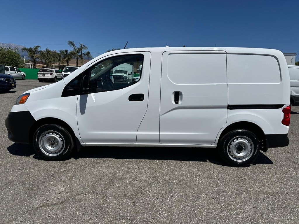 Nissan NV200 Vehicle Full-screen Gallery Image 12