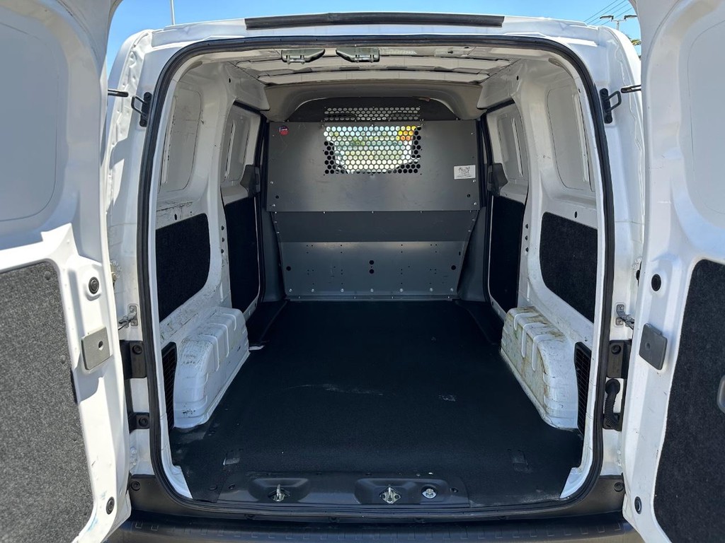 Nissan NV200 Vehicle Full-screen Gallery Image 16