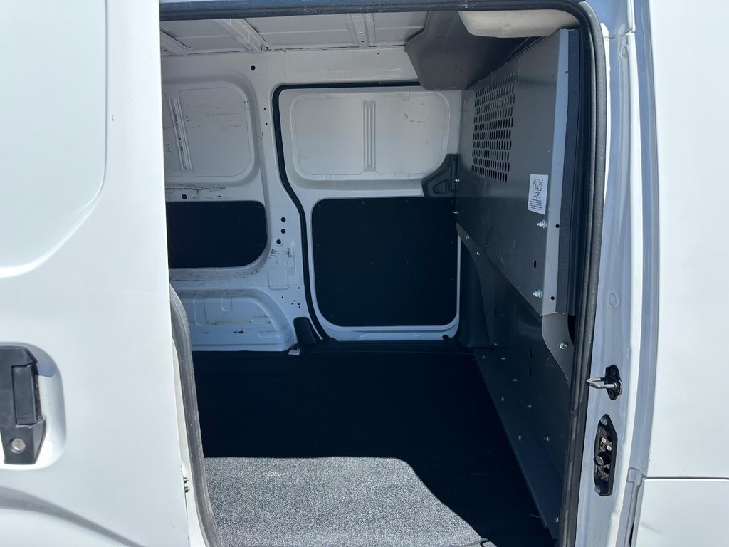 Nissan NV200 Vehicle Full-screen Gallery Image 19