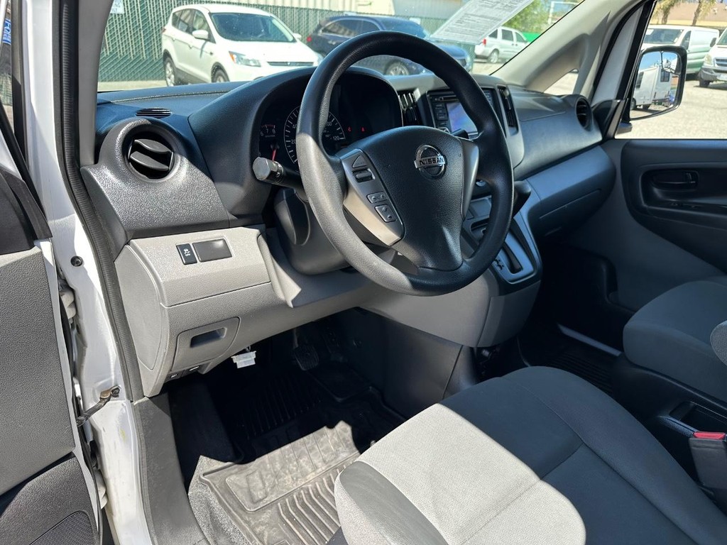 Nissan NV200 Vehicle Full-screen Gallery Image 26