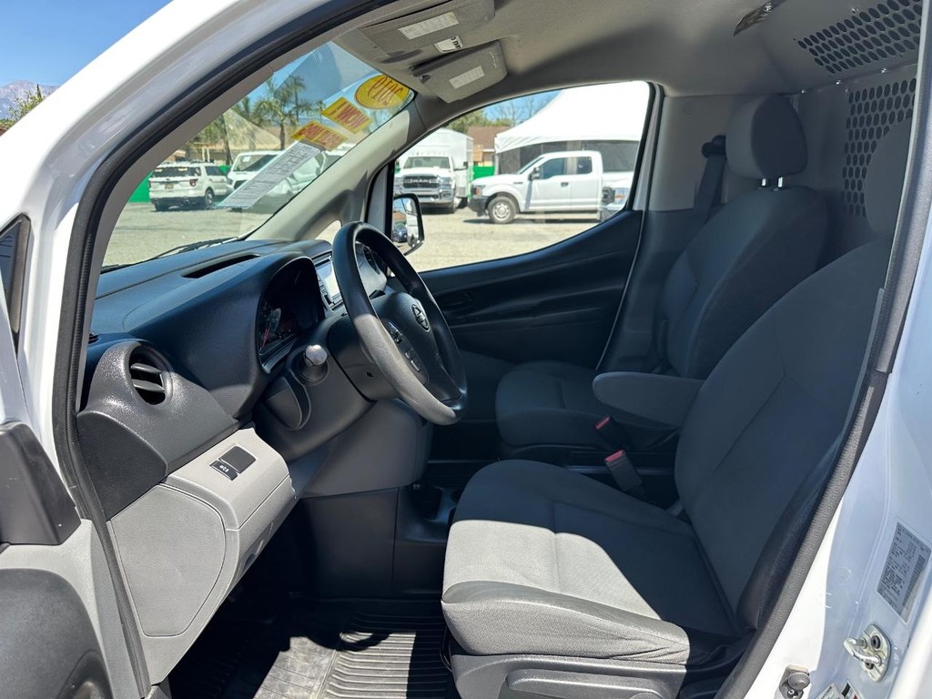 Nissan NV200 Vehicle Full-screen Gallery Image 27