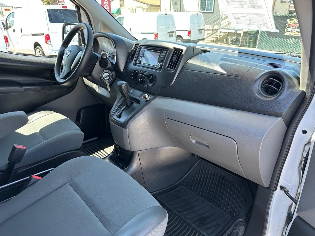 Nissan NV200 Vehicle Full-screen Gallery Image 30