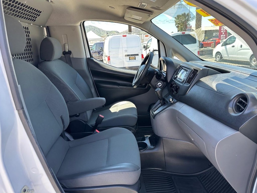 Nissan NV200 Vehicle Full-screen Gallery Image 31