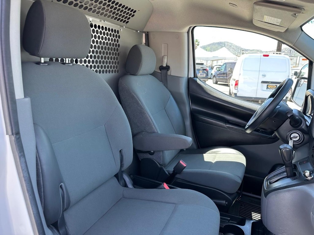 Nissan NV200 Vehicle Full-screen Gallery Image 32