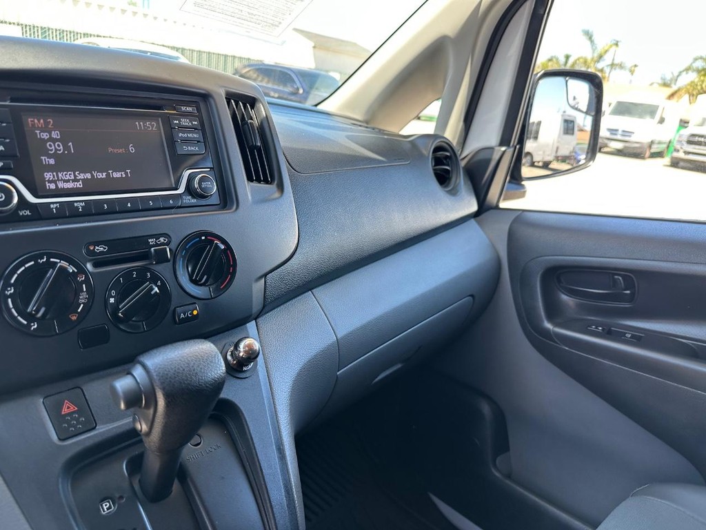 Nissan NV200 Vehicle Full-screen Gallery Image 35