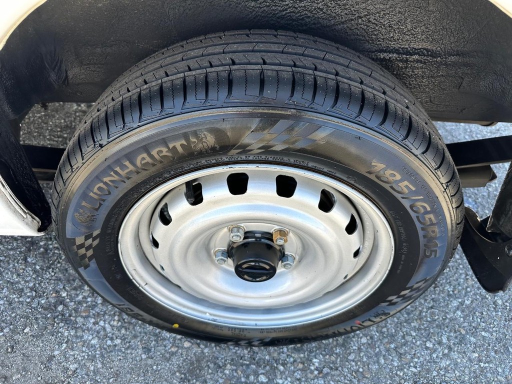 Nissan NV200 Vehicle Full-screen Gallery Image 40