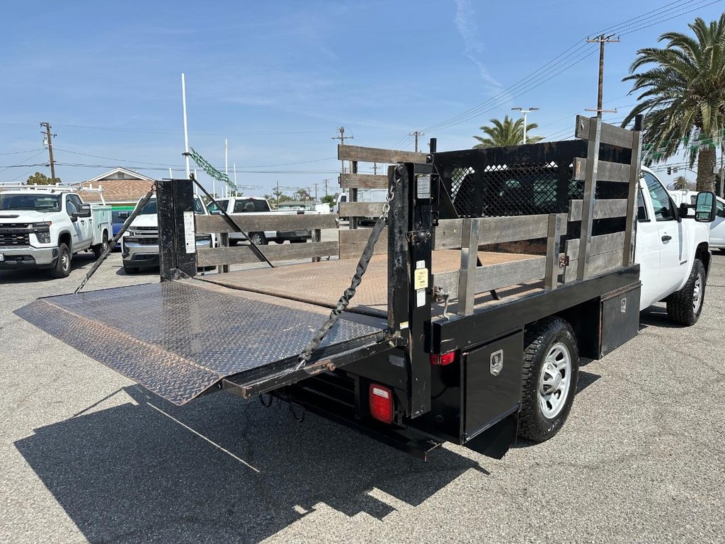 Chevrolet Silverado 3500HD Vehicle Full-screen Gallery Image 16