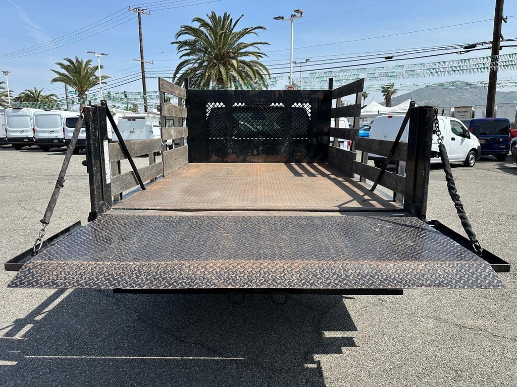 Chevrolet Silverado 3500HD Vehicle Full-screen Gallery Image 17