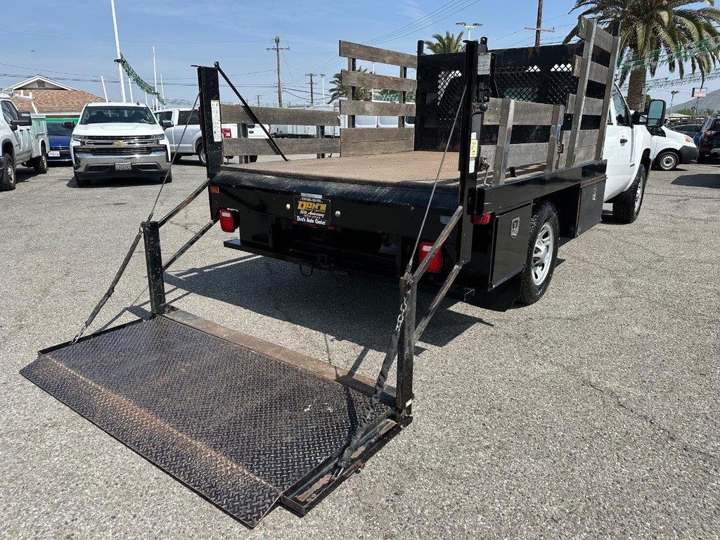 Chevrolet Silverado 3500HD Vehicle Full-screen Gallery Image 19