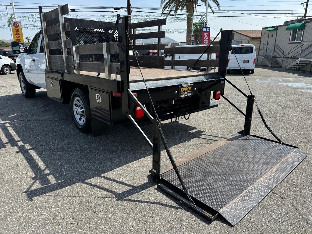 Chevrolet Silverado 3500HD Vehicle Full-screen Gallery Image 21