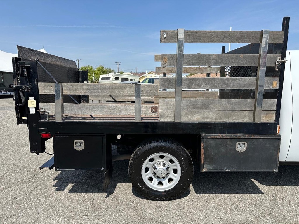 Chevrolet Silverado 3500HD Vehicle Full-screen Gallery Image 22