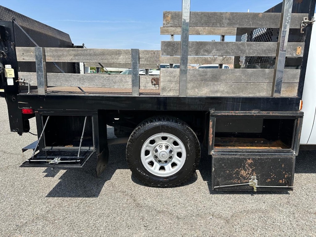 Chevrolet Silverado 3500HD Vehicle Full-screen Gallery Image 23