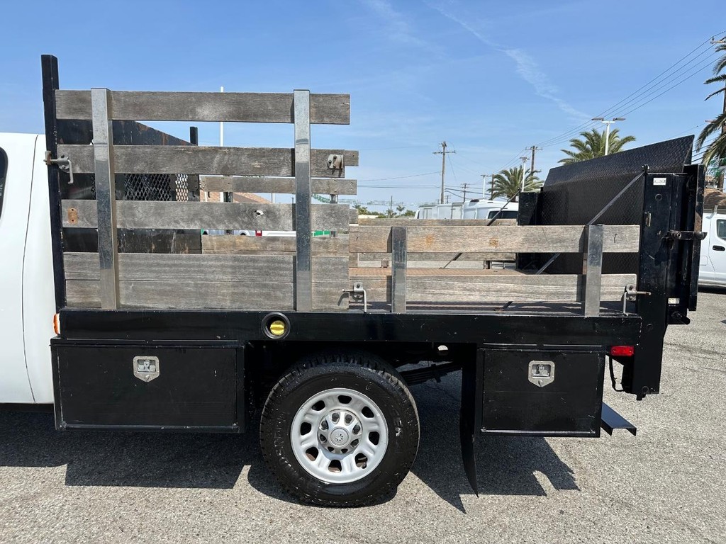 Chevrolet Silverado 3500HD Vehicle Full-screen Gallery Image 24