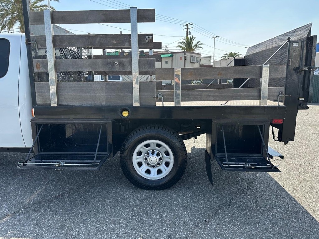 Chevrolet Silverado 3500HD Vehicle Full-screen Gallery Image 25