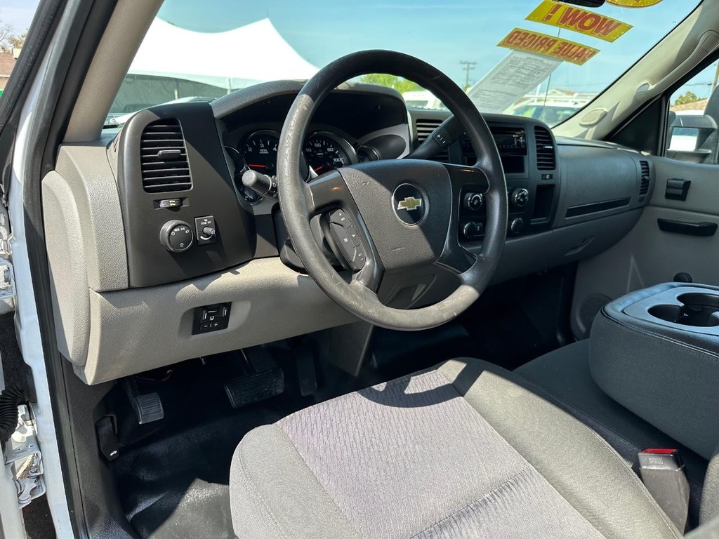 Chevrolet Silverado 3500HD Vehicle Full-screen Gallery Image 27