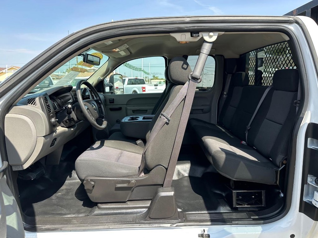 Chevrolet Silverado 3500HD Vehicle Full-screen Gallery Image 28