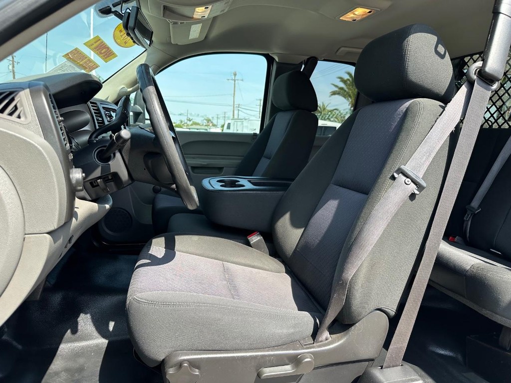 Chevrolet Silverado 3500HD Vehicle Full-screen Gallery Image 29