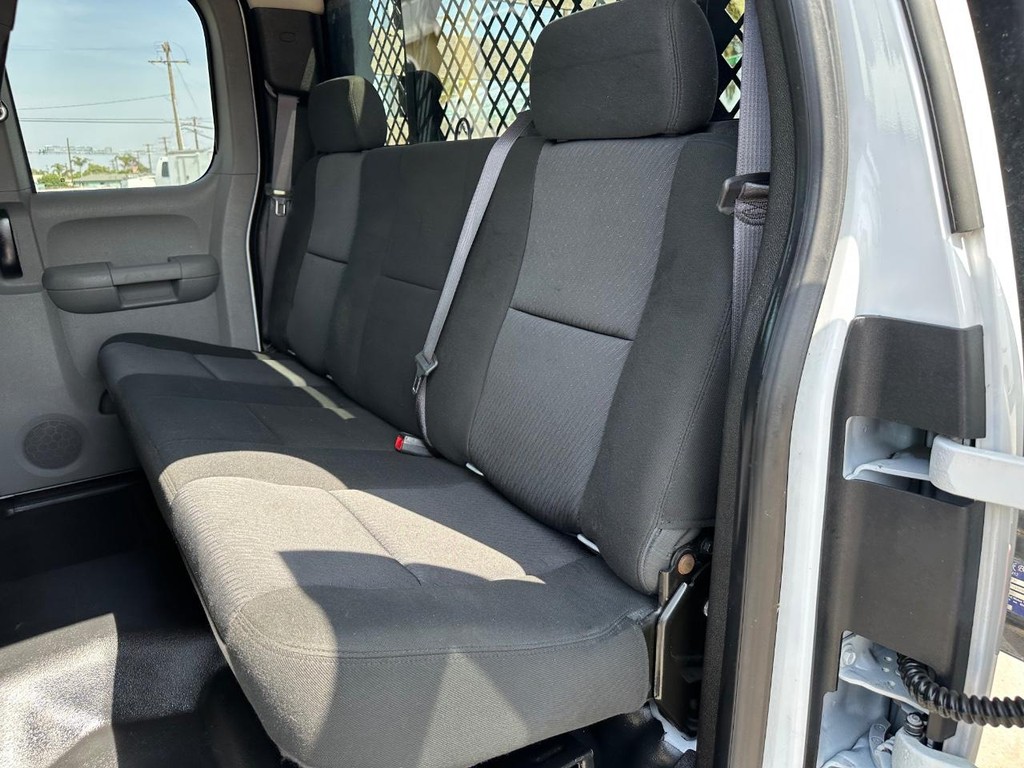 Chevrolet Silverado 3500HD Vehicle Full-screen Gallery Image 31