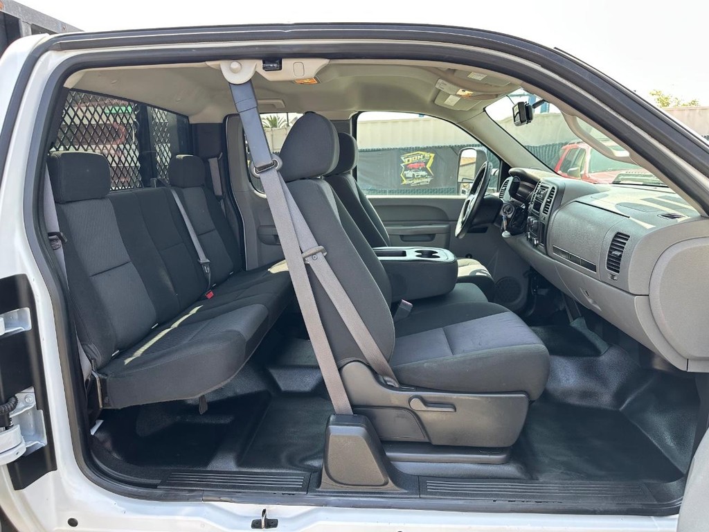 Chevrolet Silverado 3500HD Vehicle Full-screen Gallery Image 34