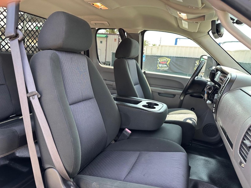 Chevrolet Silverado 3500HD Vehicle Full-screen Gallery Image 35