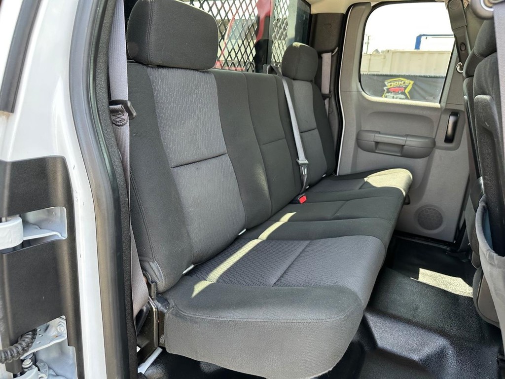 Chevrolet Silverado 3500HD Vehicle Full-screen Gallery Image 37