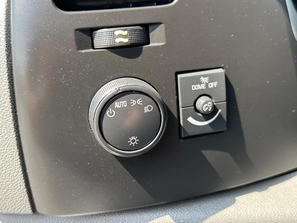 Chevrolet Silverado 3500HD Vehicle Full-screen Gallery Image 38