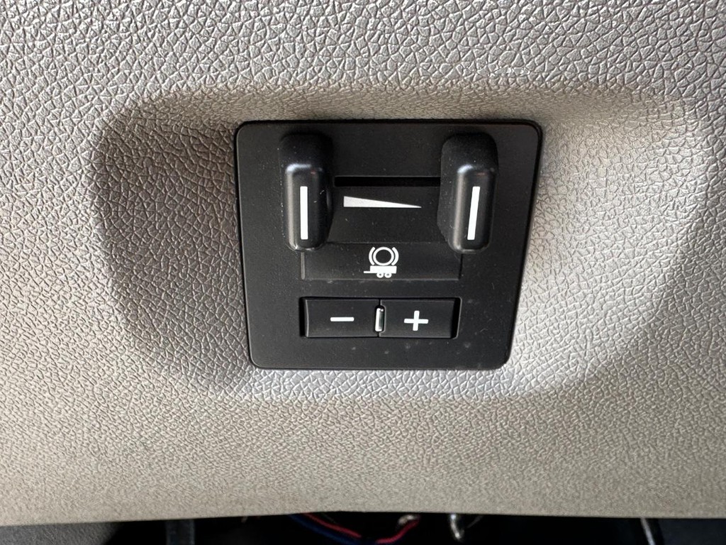 Chevrolet Silverado 3500HD Vehicle Full-screen Gallery Image 39