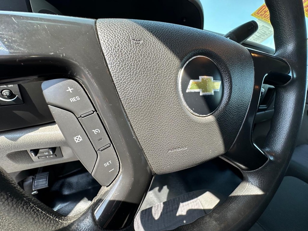 Chevrolet Silverado 3500HD Vehicle Full-screen Gallery Image 40