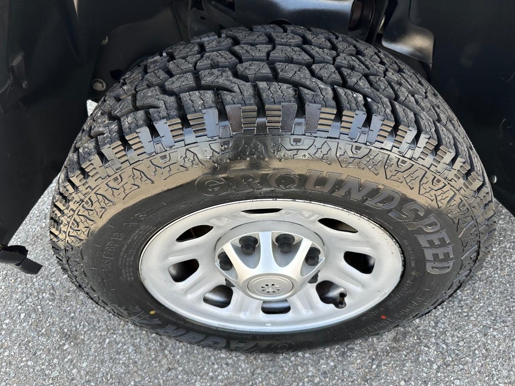 Chevrolet Silverado 3500HD Vehicle Full-screen Gallery Image 44