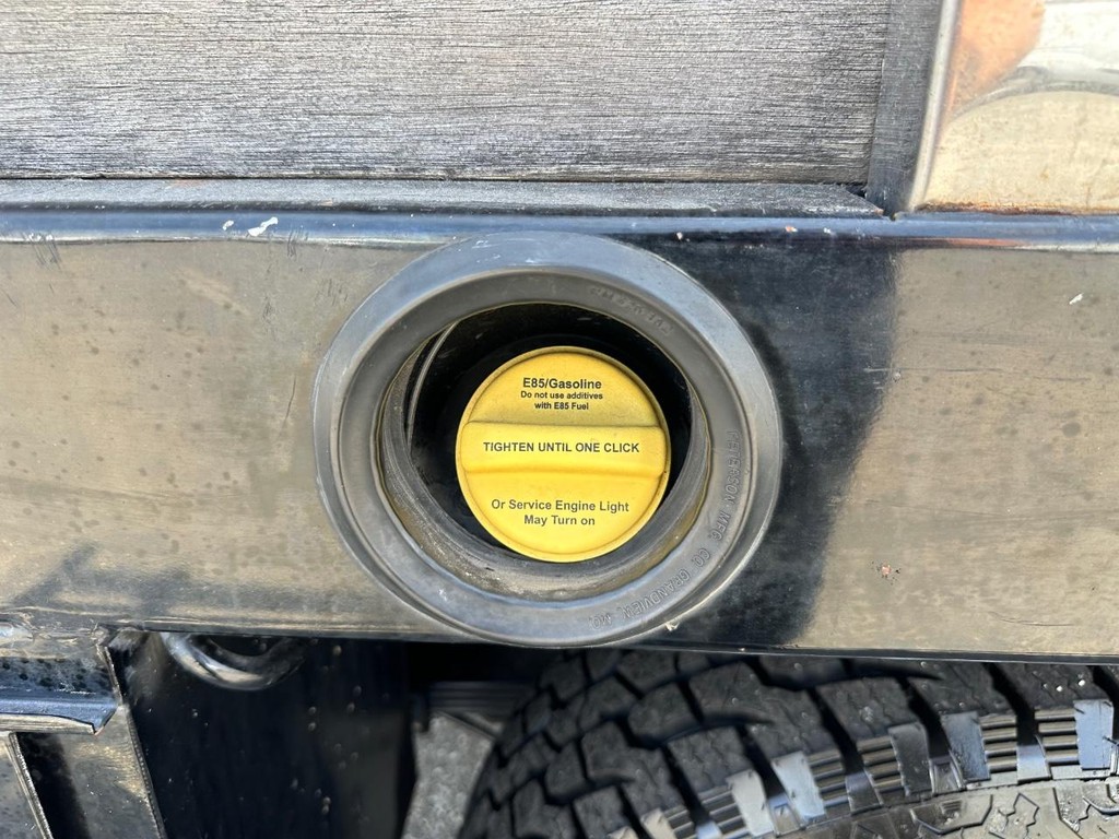 Chevrolet Silverado 3500HD Vehicle Full-screen Gallery Image 45