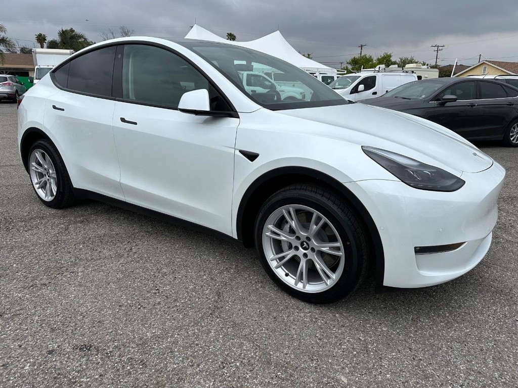 2022 Tesla Model Y Long Range photo 2