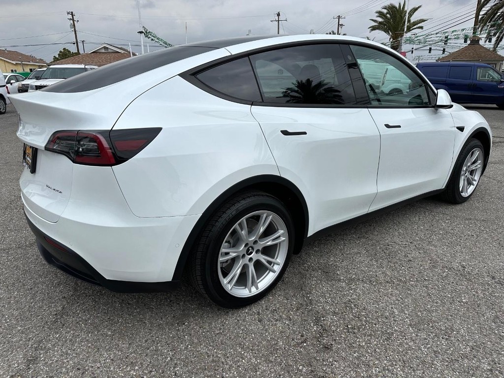 2022 Tesla Model Y Long Range photo 4