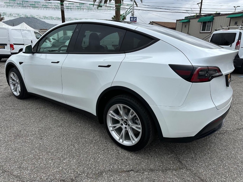 2022 Tesla Model Y Long Range photo 6