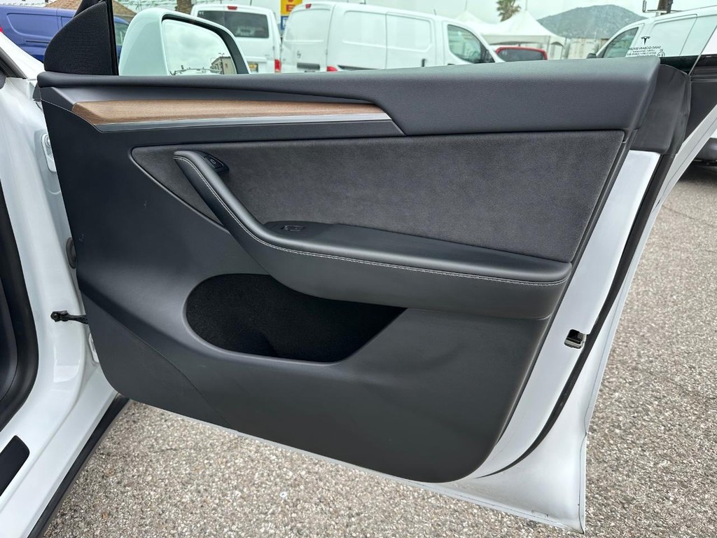2022 Tesla Model Y Long Range photo 13