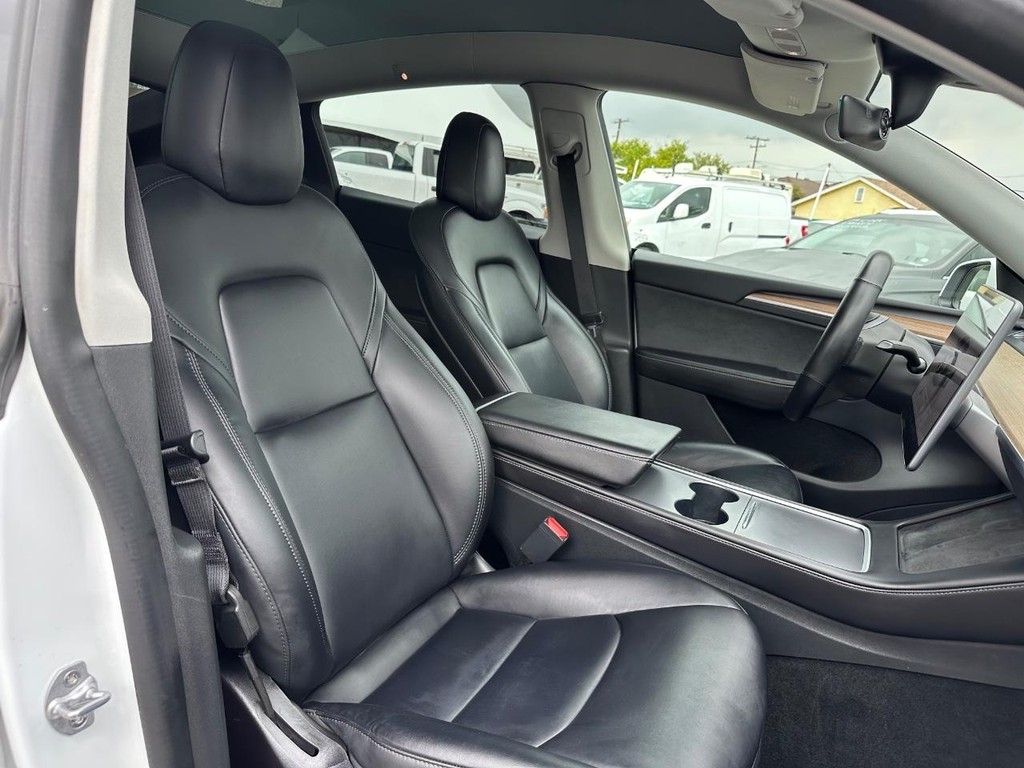 2022 Tesla Model Y Long Range photo 16
