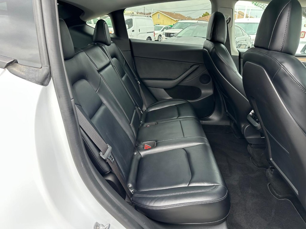 2022 Tesla Model Y Long Range photo 23