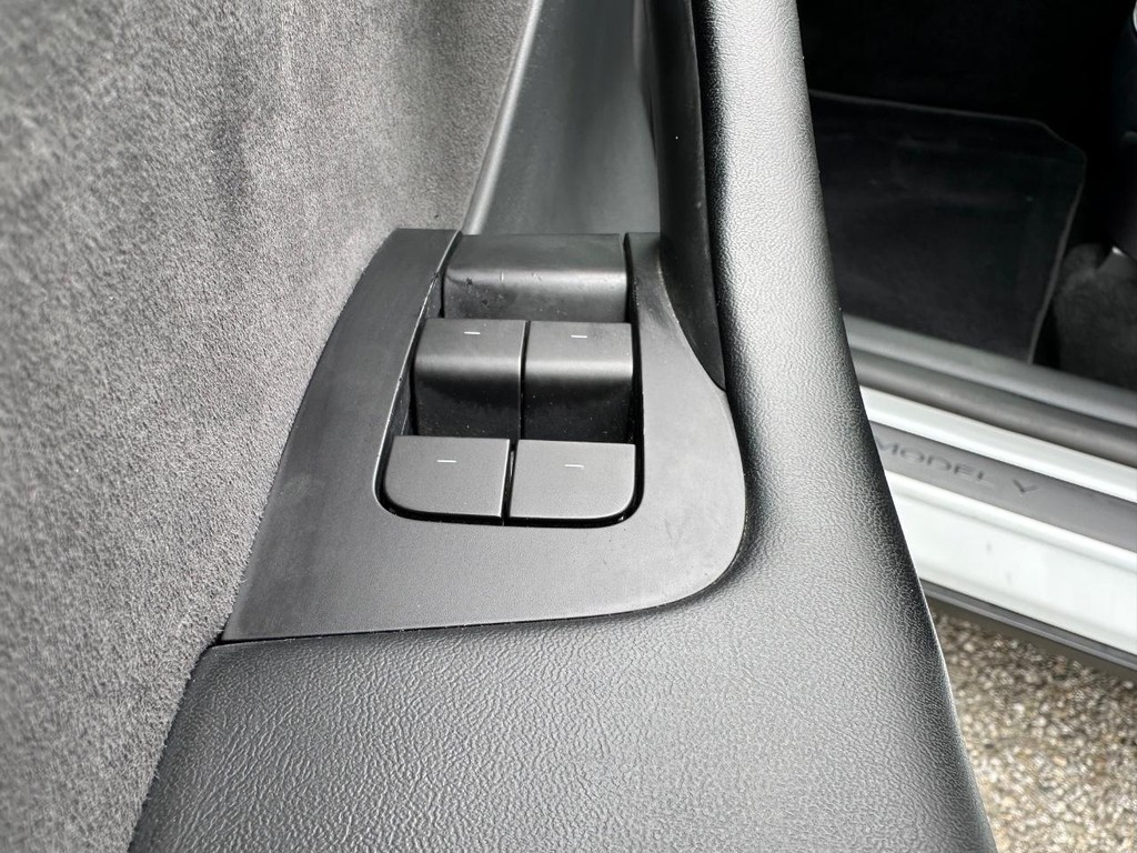 2022 Tesla Model Y Long Range photo 25