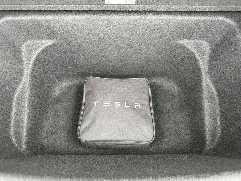 2022 Tesla Model Y Long Range photo 34