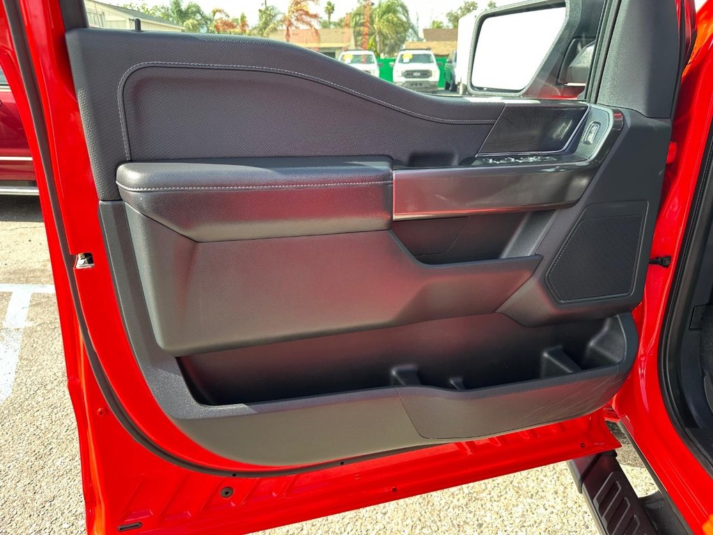 Ford F-150 Vehicle Full-screen Gallery Image 15