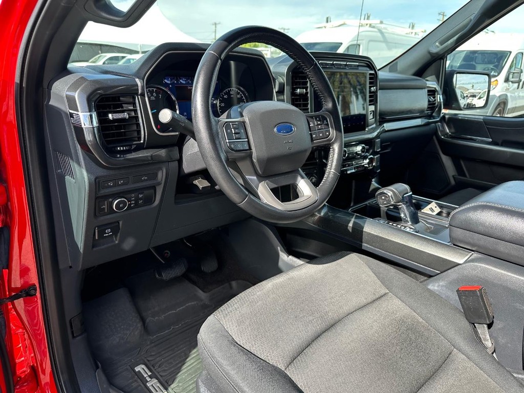 Ford F-150 Vehicle Full-screen Gallery Image 16
