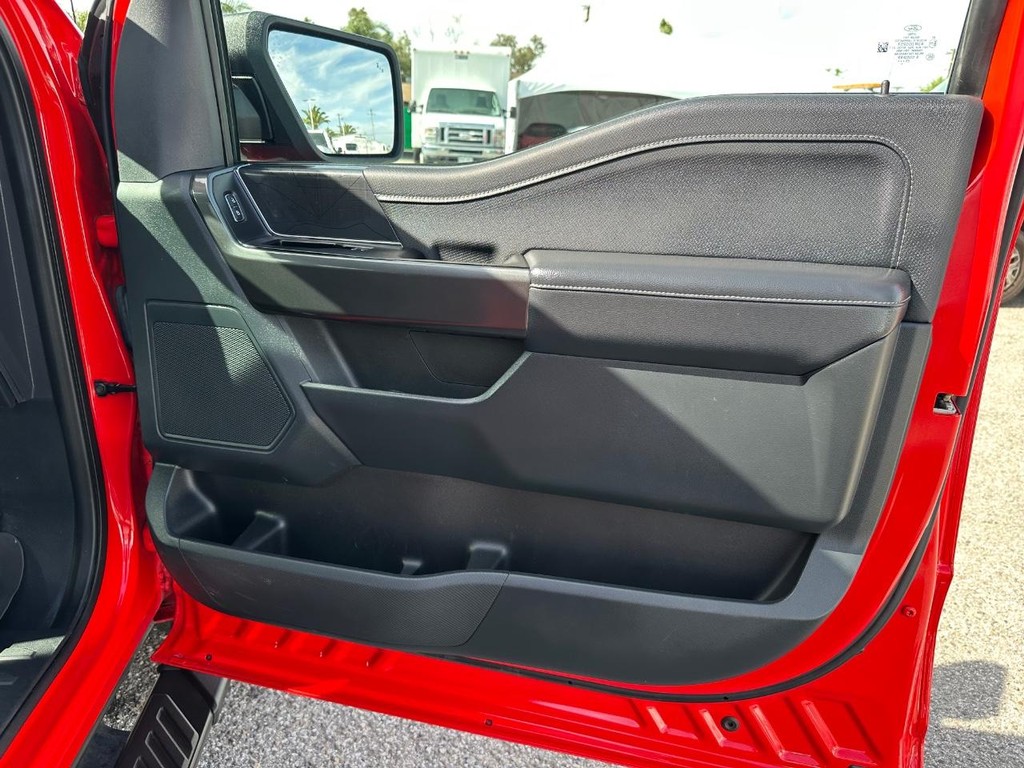 Ford F-150 Vehicle Full-screen Gallery Image 19