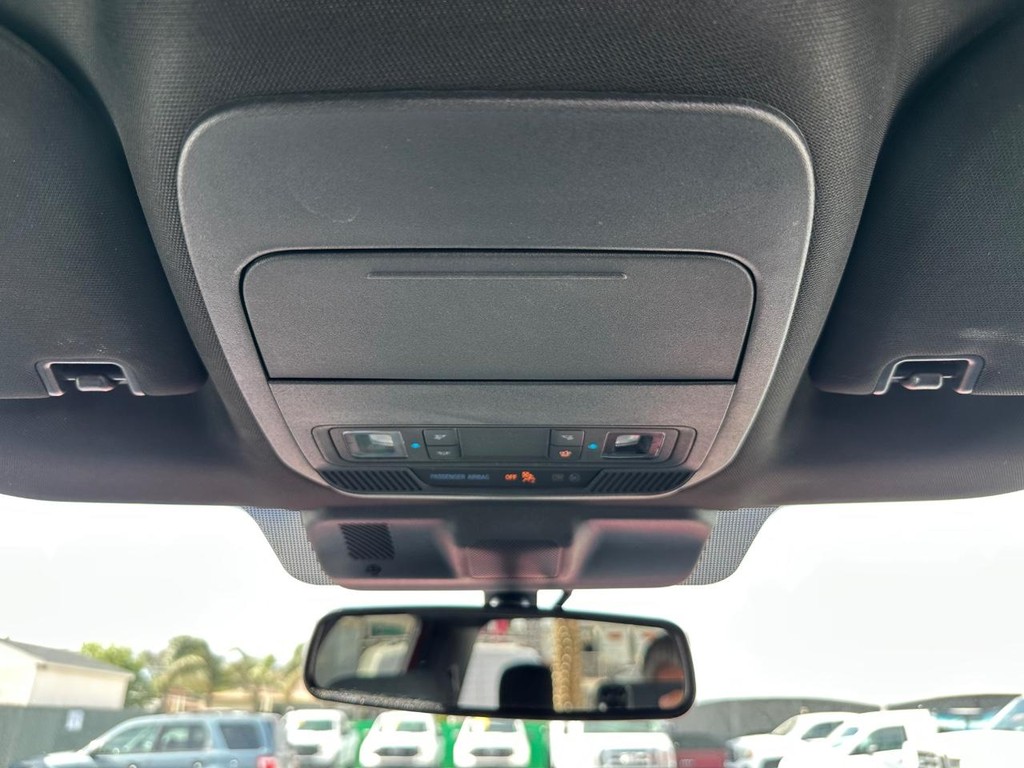 Ford F-150 Vehicle Full-screen Gallery Image 28