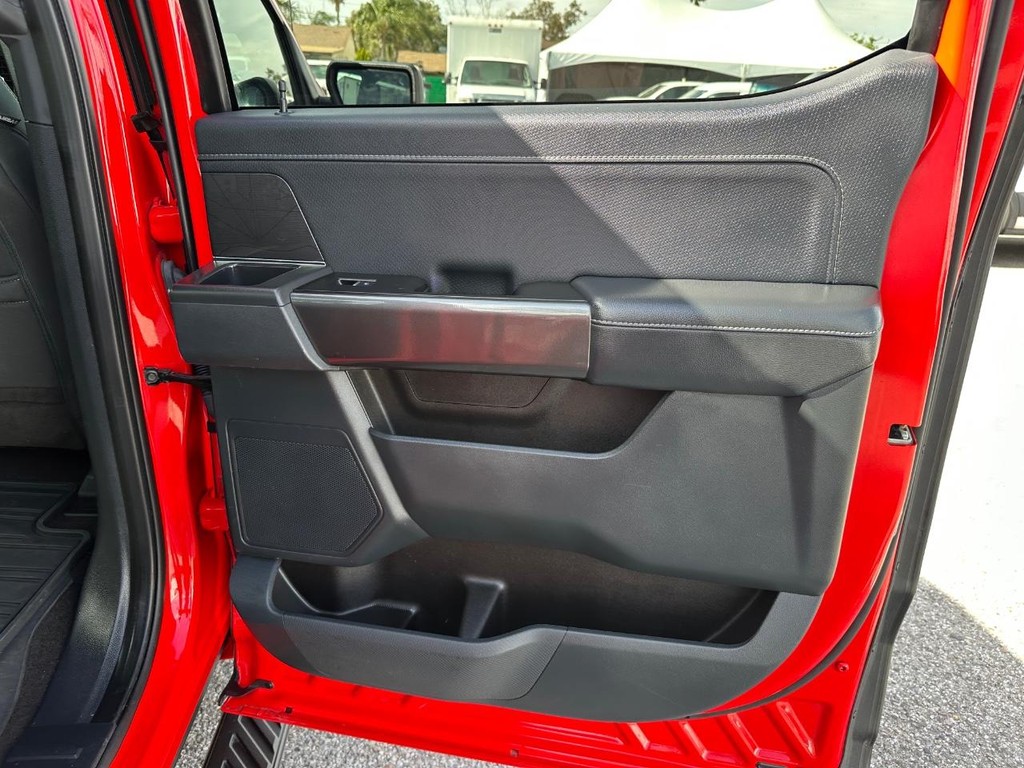 Ford F-150 Vehicle Full-screen Gallery Image 29