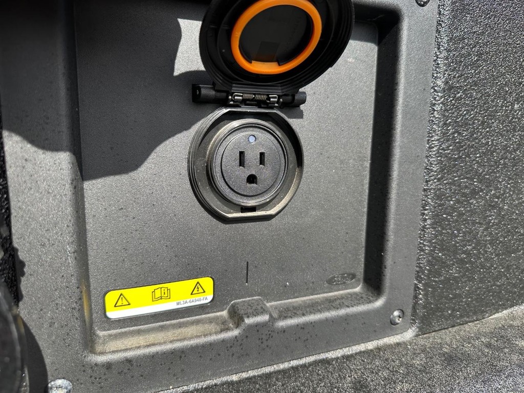 Ford F-150 Vehicle Full-screen Gallery Image 51