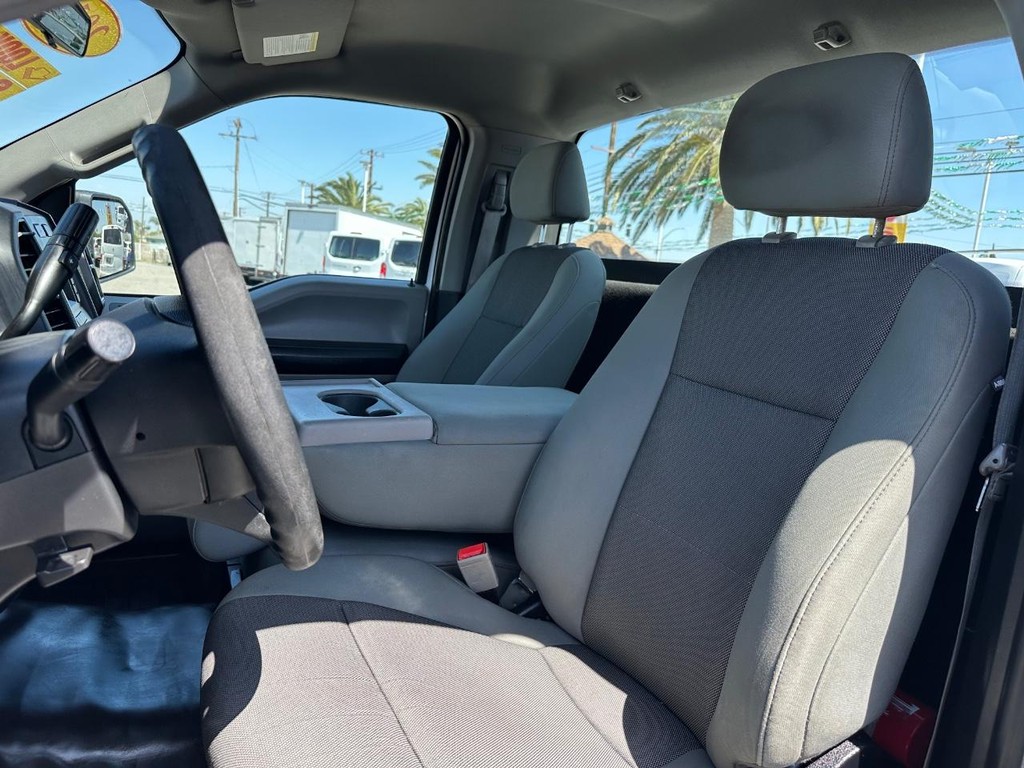 Ford F-150 Vehicle Full-screen Gallery Image 18